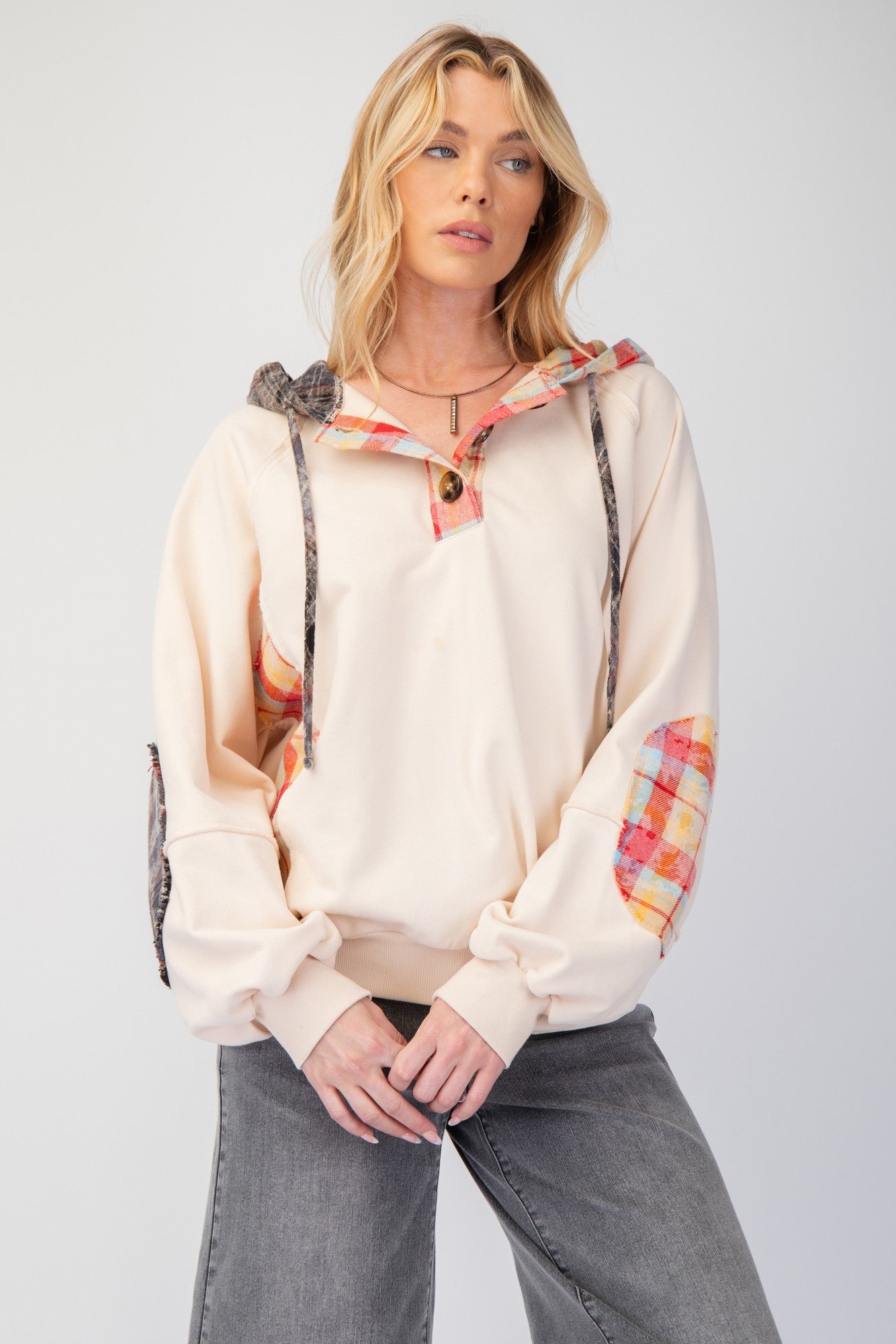 STAR PATCH BACK HENLEY HOODIE PULLOVER